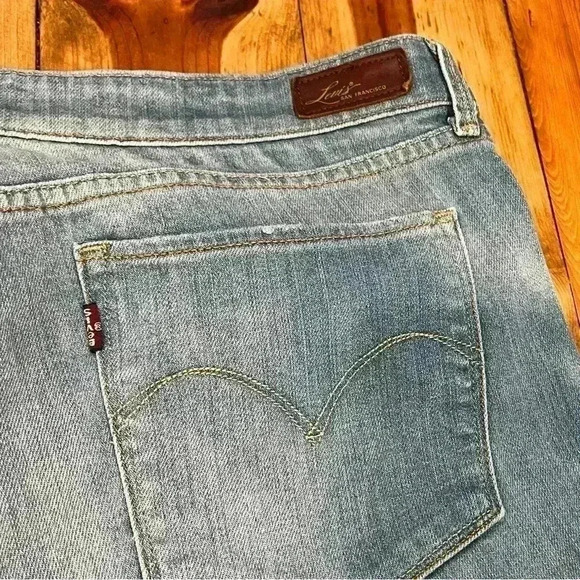 Levi’s San Francisco Demi Curve Light wash Bootcut - Picture 4 of 6